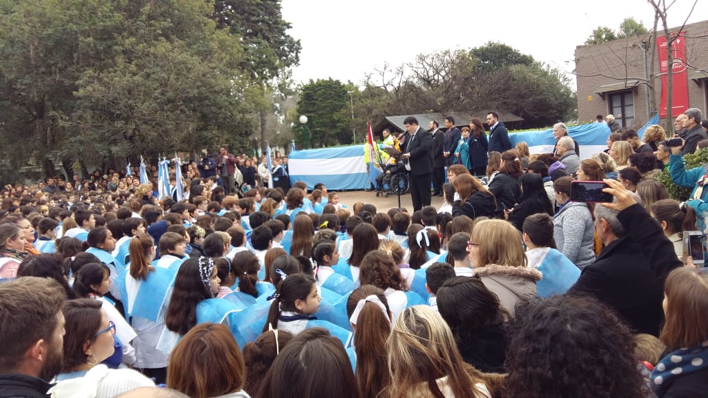 ¡Sí, prometo!: todos los alumnos de 4to grado de Funes harán la promesa a la bandera en un emotivo acto